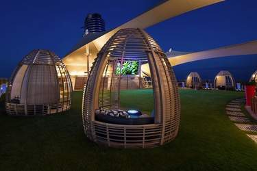 Celebrity Cruises The Lawn Club 1.jpg